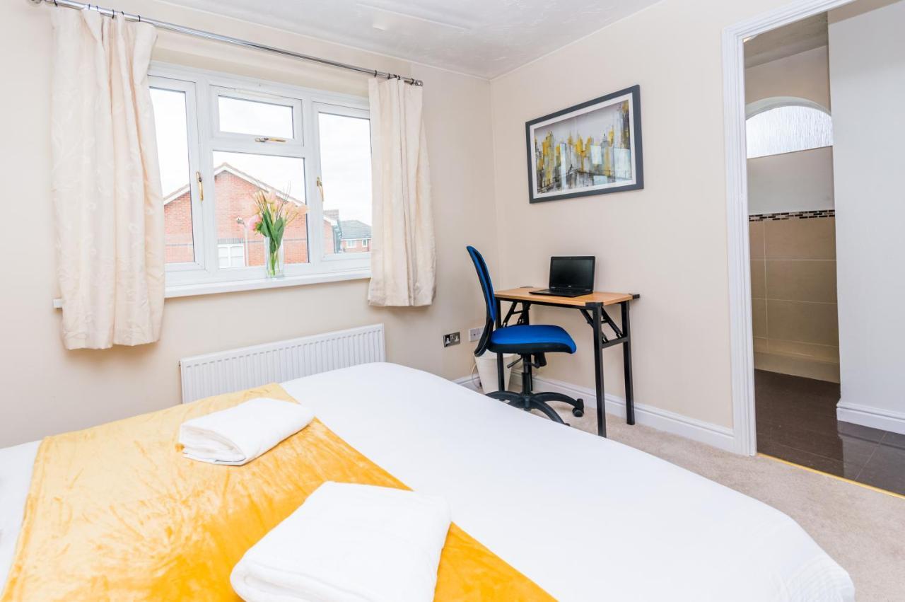 Holiday home Burnham House - Labrad Homes
