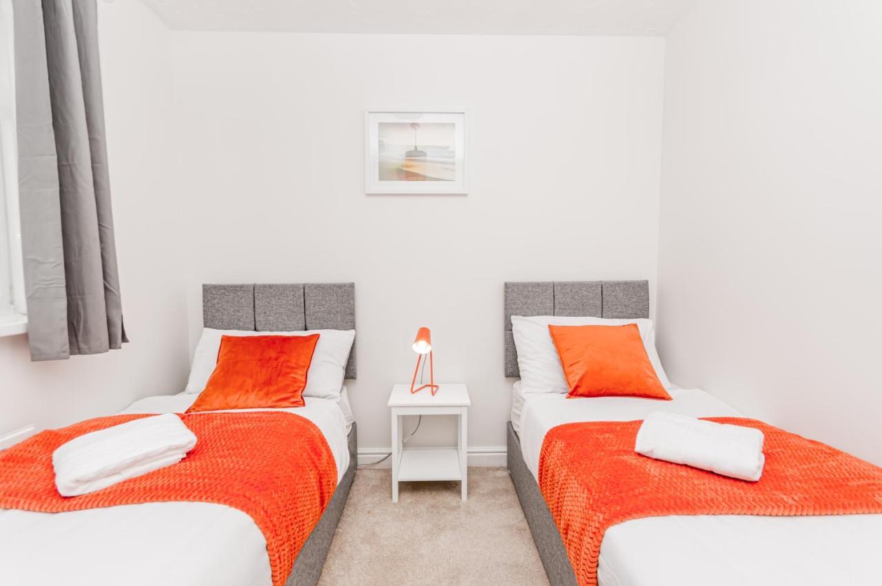Holiday home Burnham House - Labrad Homes *